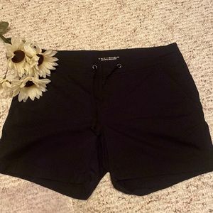 Columbia nylon fit stretchy moisture wicking walking short